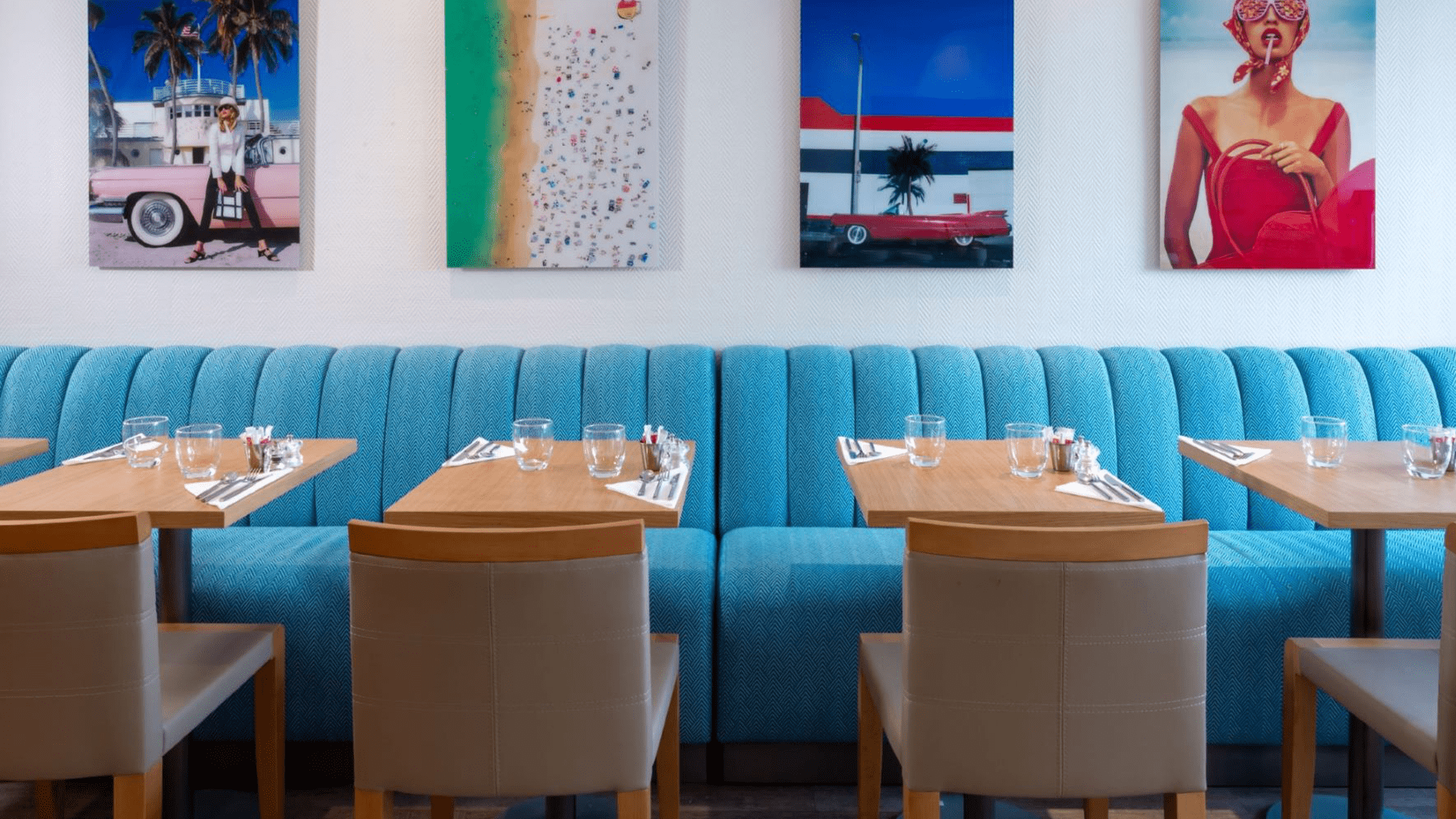 Hotel La Tour de Nesle - Lobby avec ses confortables banquettes bleues